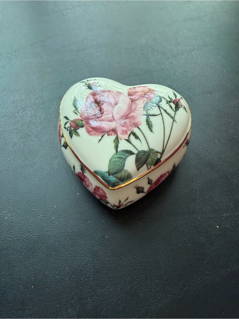 Goebel Smithsonian Collection Heart-Shaped Porcelain Trinket Box 4 inches